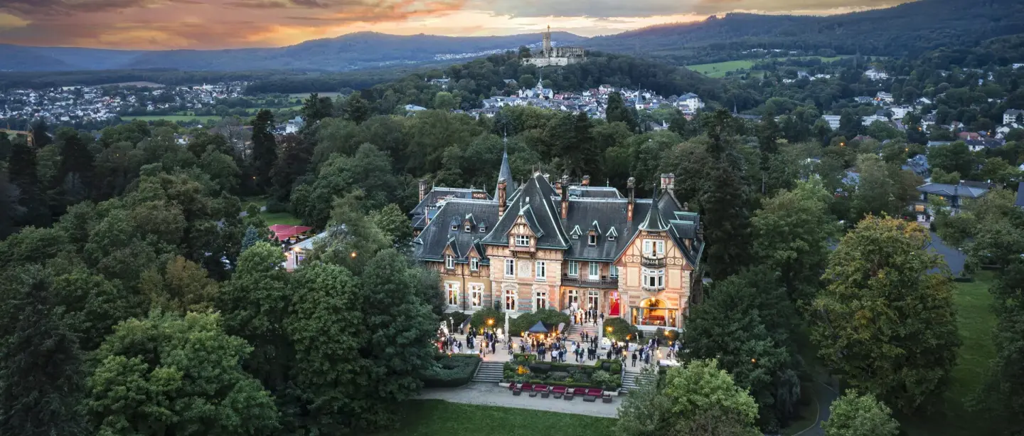 Villa Rothschild in Königstein im Taunus aus der Luft